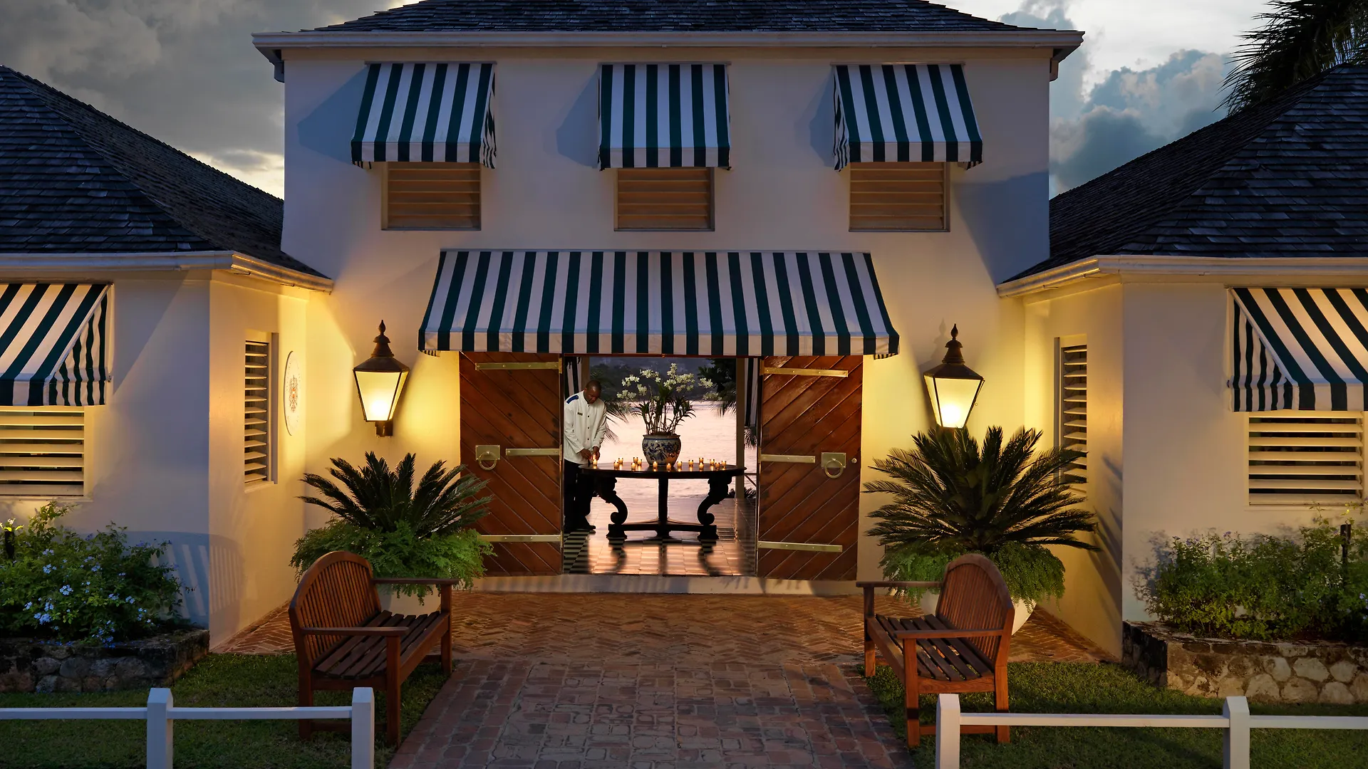 Round Hill Hotel & Villas contacts